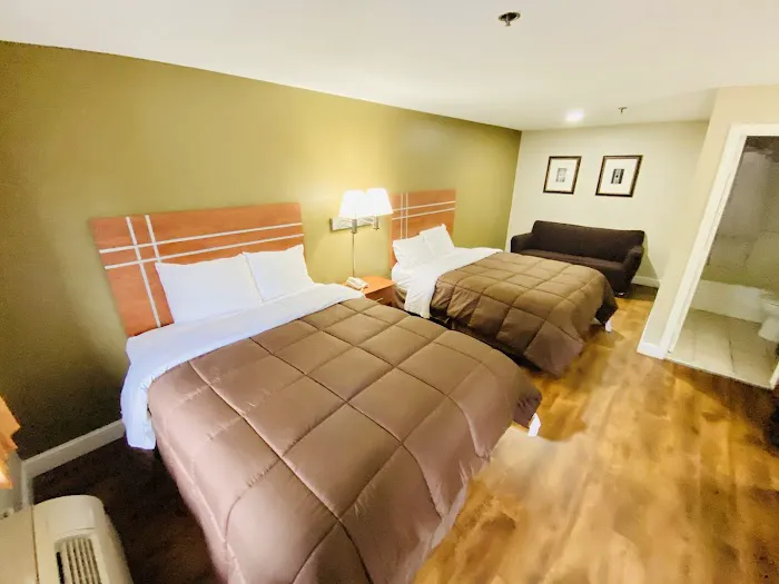 Rodeway Inn 4
