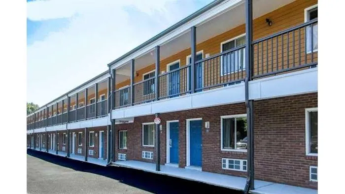 Rodeway Inn 4
