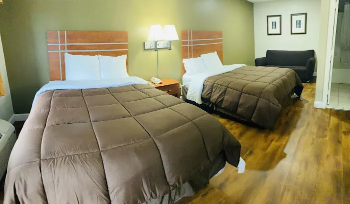 Rodeway Inn 4
