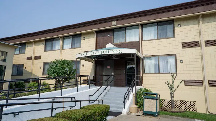 Riverview Inn & Suites 4