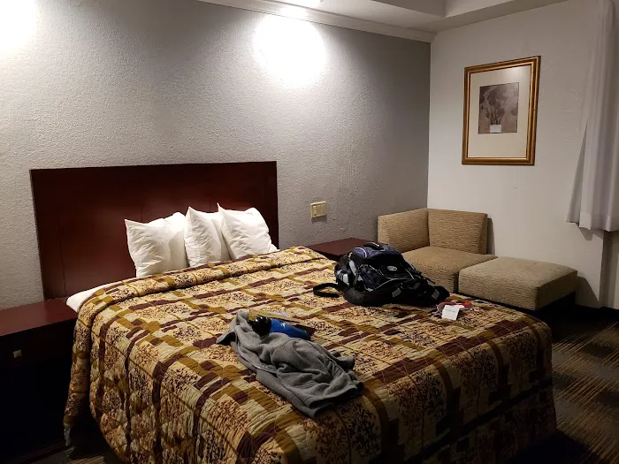 Riverview Inn & Suites 4