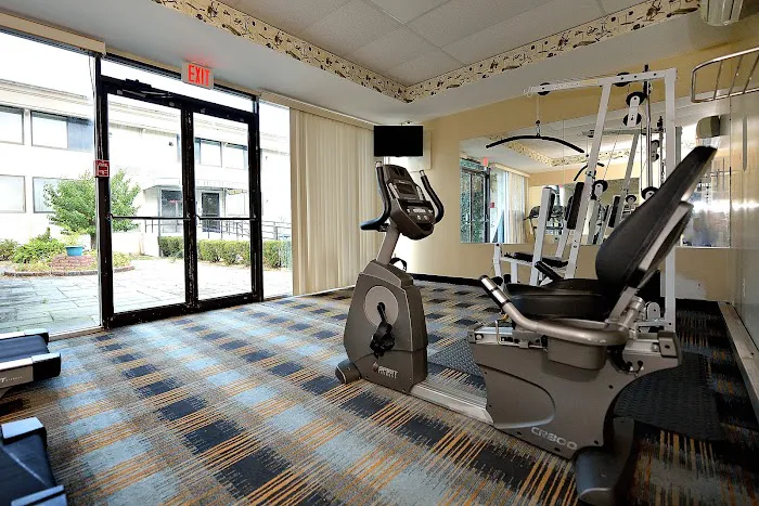 Riverview Inn & Suites 4