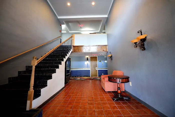 Riverview Inn & Suites 4