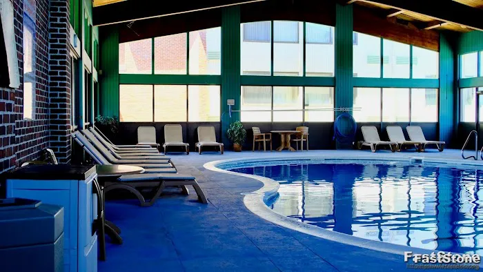 Riverview Inn & Suites 4