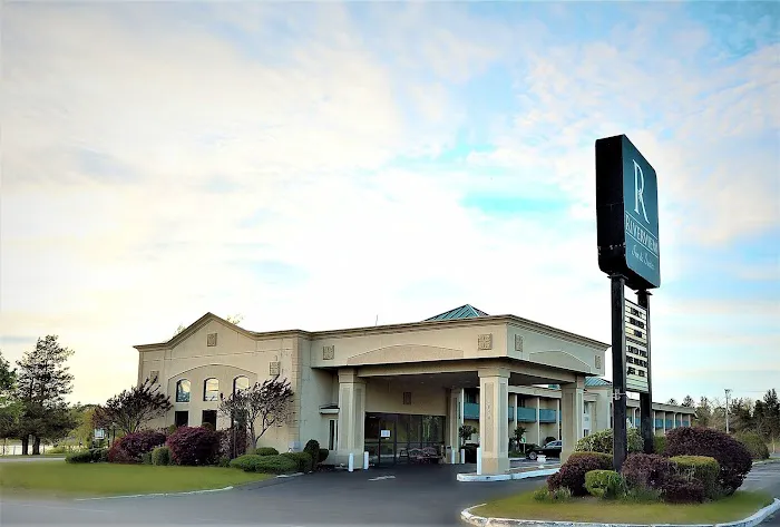 Riverview Inn & Suites 4