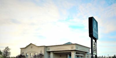 Riverview Inn & Suites
