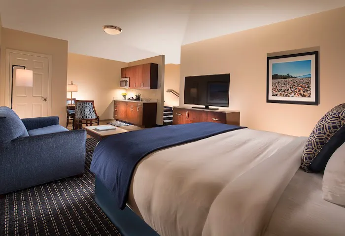Bristol Harbor Inn 4