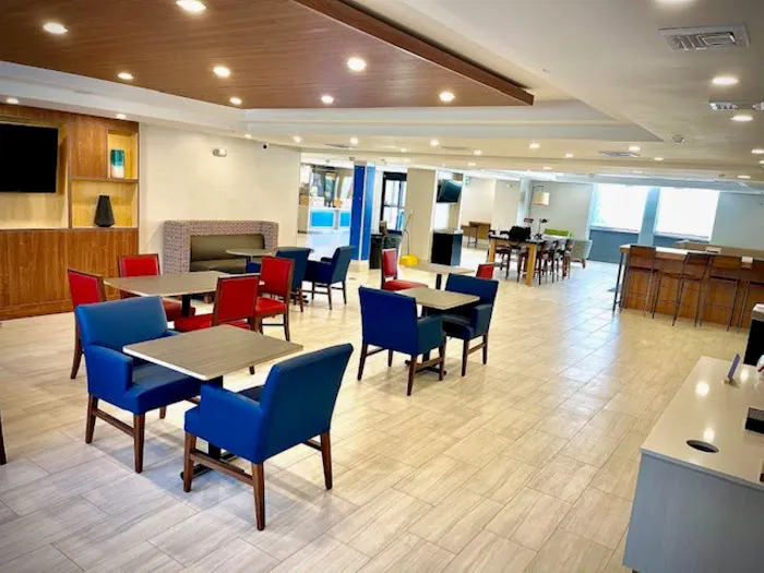 Holiday Inn Express Fall River North by IHG 4