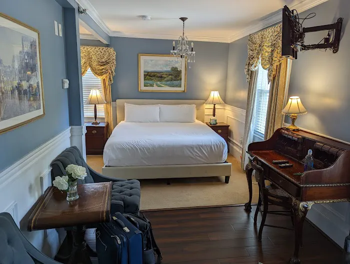 The Bellevue Manor 4