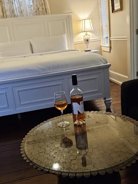 The Bellevue Manor 4