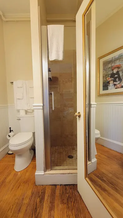 The Bellevue Manor 4