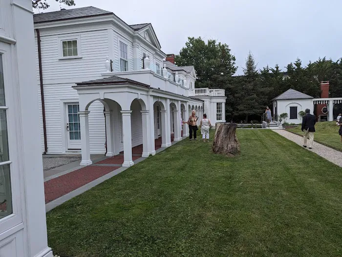 The Bellevue House 4