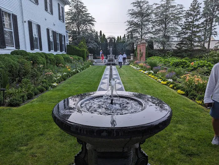 The Bellevue House 4