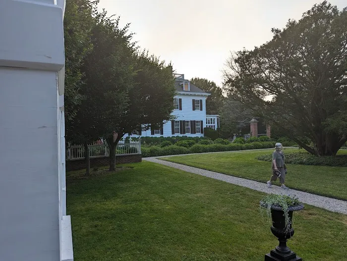 The Bellevue House 4