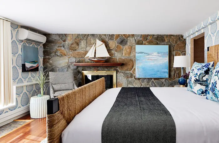 The Cliffside Inn 4