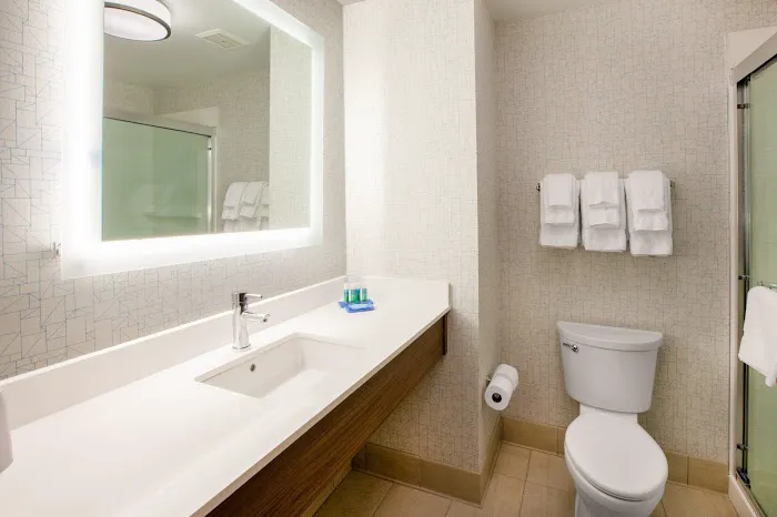 Holiday Inn Express & Suites Boston - Marlboro by IHG 5