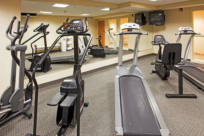 Holiday Inn Express & Suites Boston - Marlboro by IHG 5
