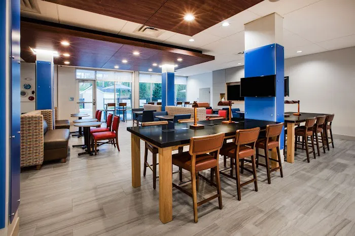 Holiday Inn Express & Suites Boston - Marlboro by IHG 5