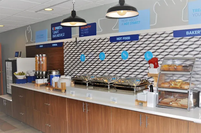 Holiday Inn Express & Suites Boston - Marlboro by IHG 5