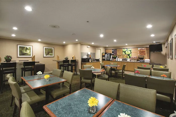La Quinta Inn by Wyndham Auburn Worcester 4