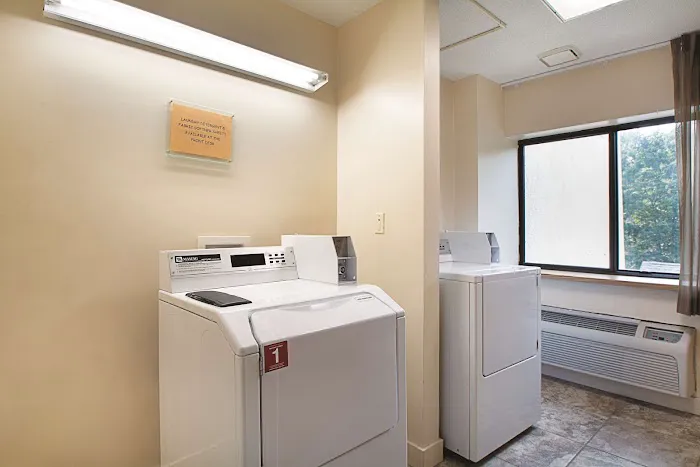 La Quinta Inn by Wyndham Auburn Worcester 4