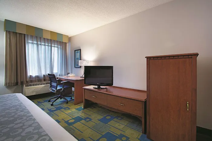 La Quinta Inn by Wyndham Auburn Worcester 4