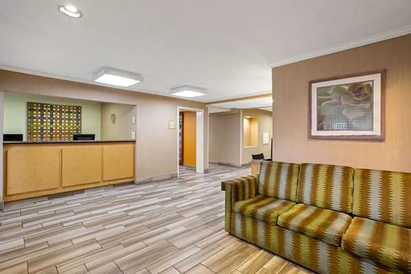 La Quinta Inn by Wyndham Auburn Worcester 4