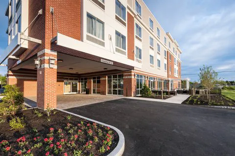 Courtyard Boston Littleton 4