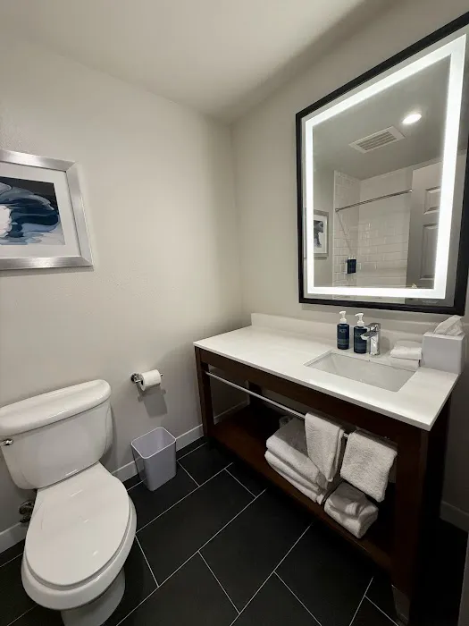 Four Points by Sheraton Bedford Manchester Airport 4