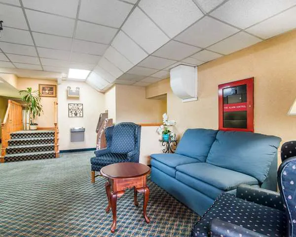 Econo Lodge 5