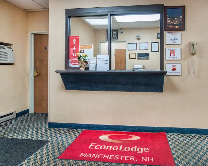 Econo Lodge 5