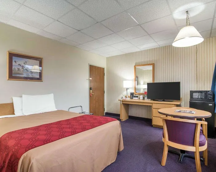 Econo Lodge 5