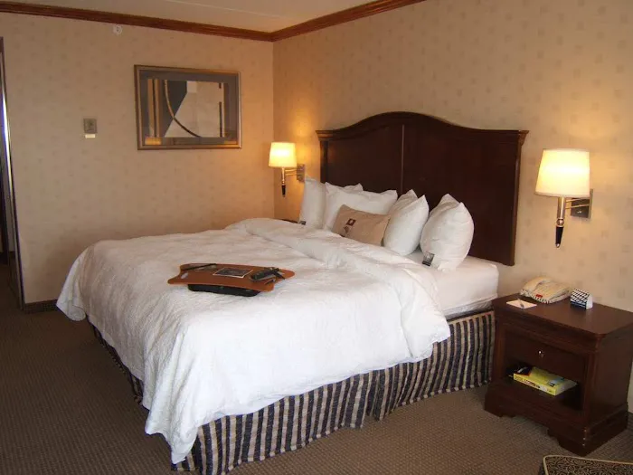 Hampton Inn & Suites Manchester-Bedford 4