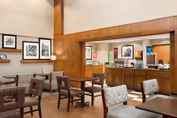 Hampton Inn & Suites Manchester-Bedford 4