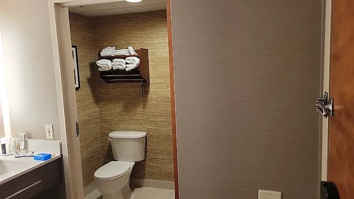 Holiday Inn Manchester Airport by IHG 4