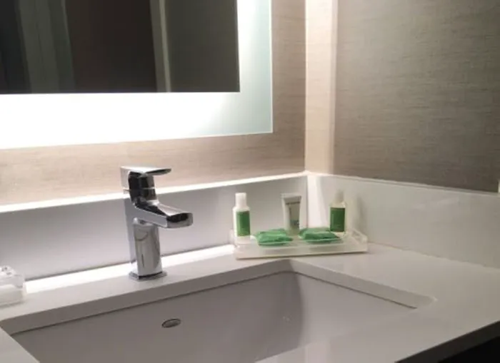 Holiday Inn Manchester Airport by IHG 4