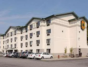 Super 8 by Wyndham Manchester Airport 4
