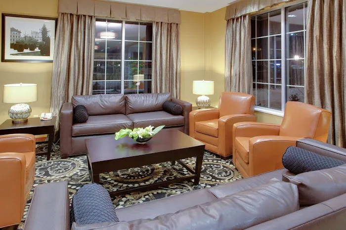 La Quinta Inn & Suites by Wyndham Manchester 5