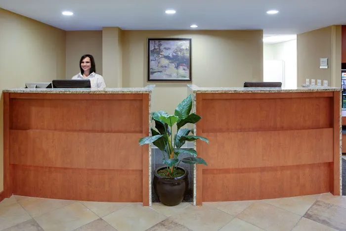 La Quinta Inn & Suites by Wyndham Manchester 5