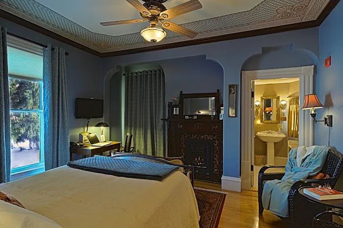 Ash Street Inn 5