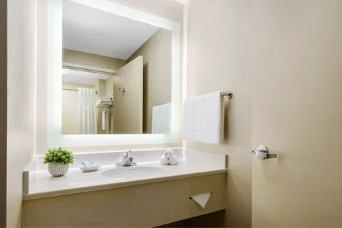 SpringHill Suites Manchester-Boston Regional Airport 4