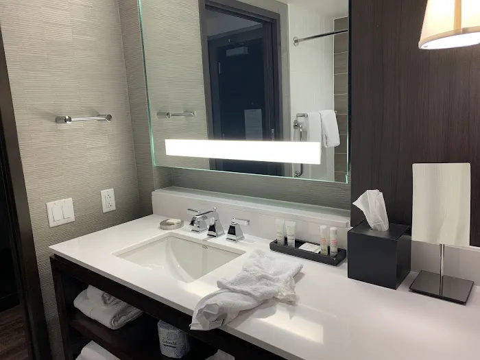 Buffalo Marriott at LECOM HARBORCENTER 5