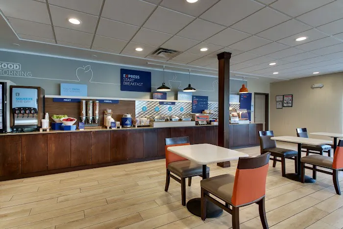 Holiday Inn Express Cheektowaga North East, an IHG Hotel 4