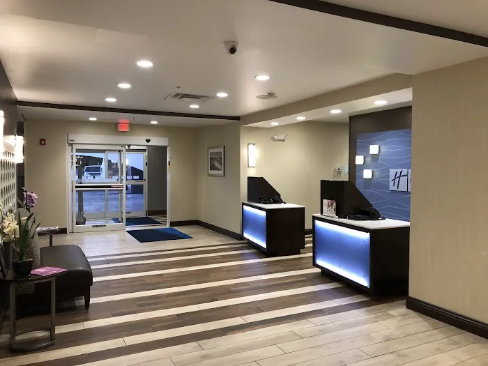 Holiday Inn Express Cheektowaga North East, an IHG Hotel 4