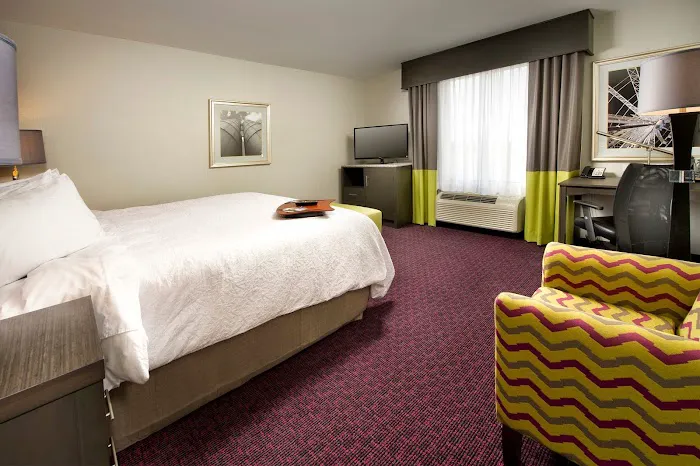 Hampton Inn & Suites Buffalo Airport 4