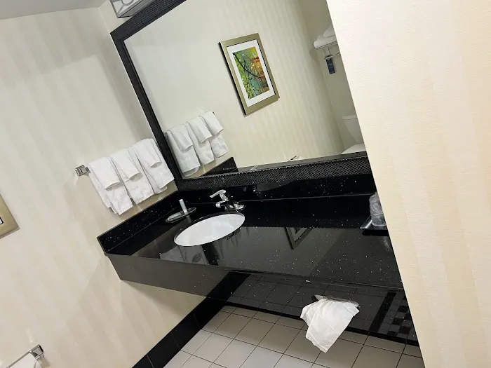 Fairfield Inn & Suites Buffalo Airport 4