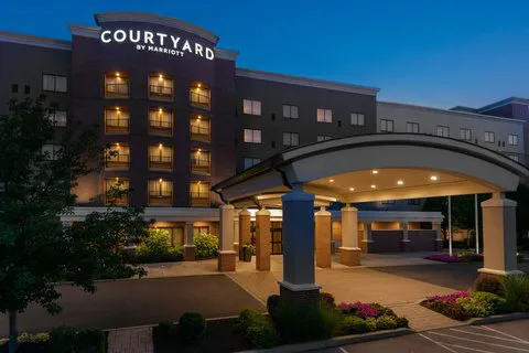 Courtyard Buffalo Airport 4