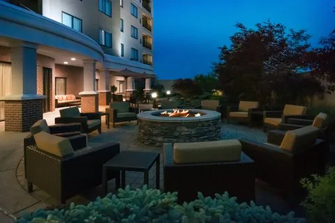 Courtyard Buffalo Airport 4