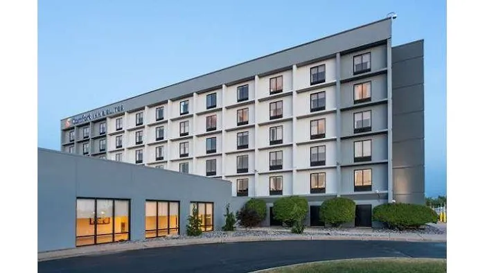Comfort Inn & Suites Buffalo Airport 4