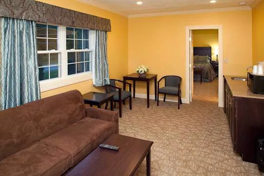 Golden Apple Inn 5